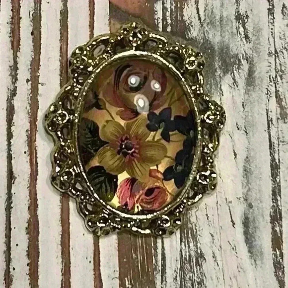 Medallion Flowers Vintage Gold Brooch Pin - Picture 7 of 9